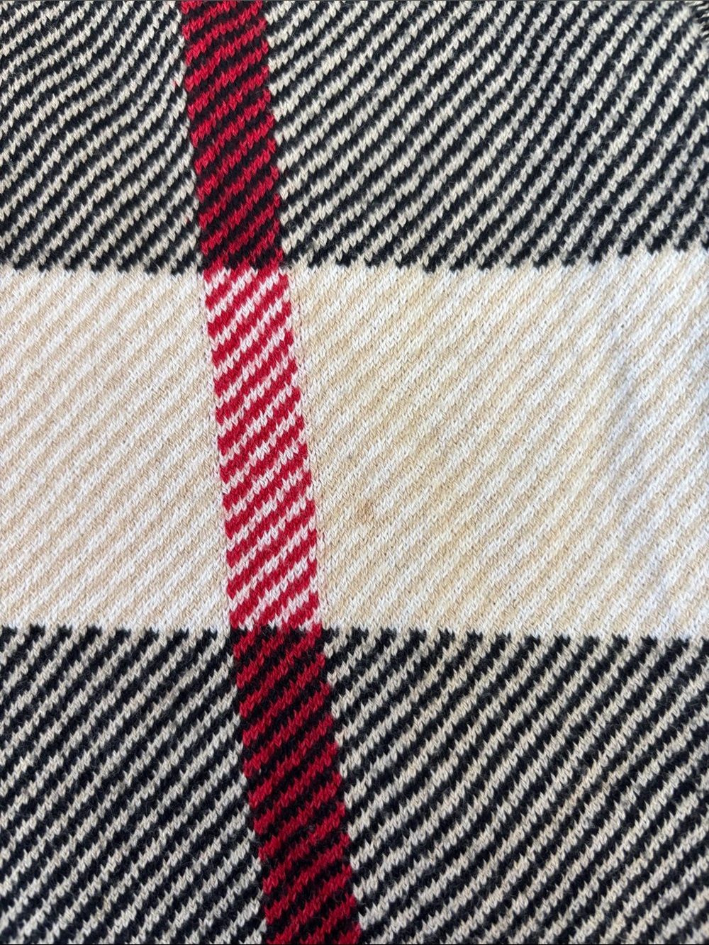 Chunky Knit Burberry Scarf - Picture 5 of 7